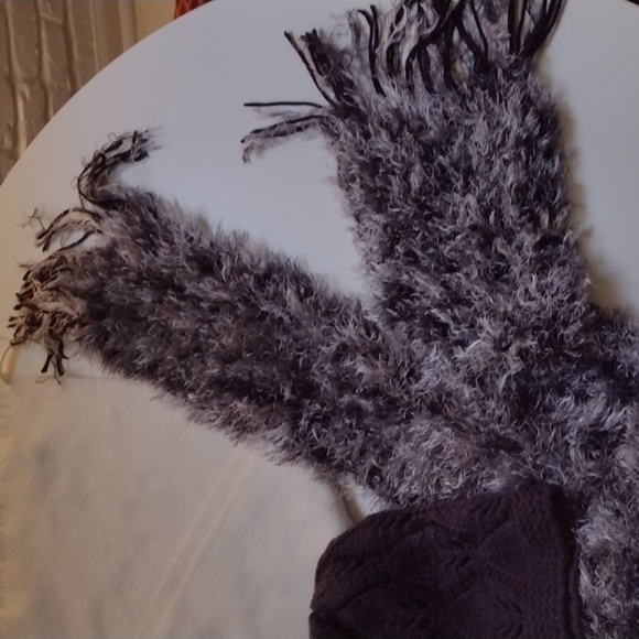 Winter Scarf and Hat Bundle of Three One Size - Picture 3 of 7